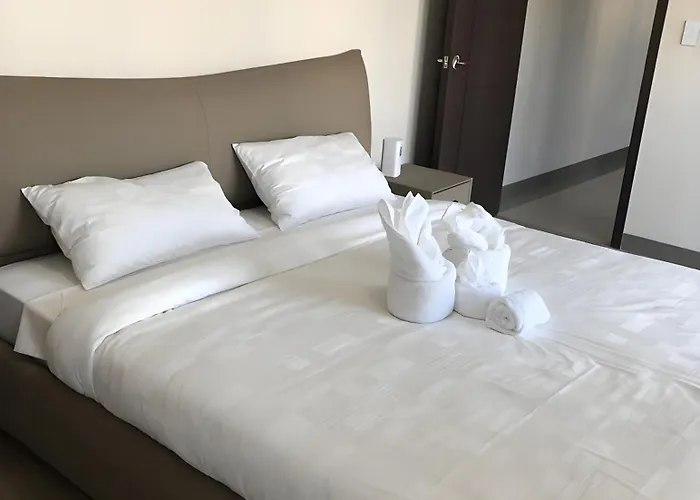 175 Sqm Luxurious Modern 3 Bedrooms Facing Bay Sunset, Airports, Okada, Solaire, Moa Manila