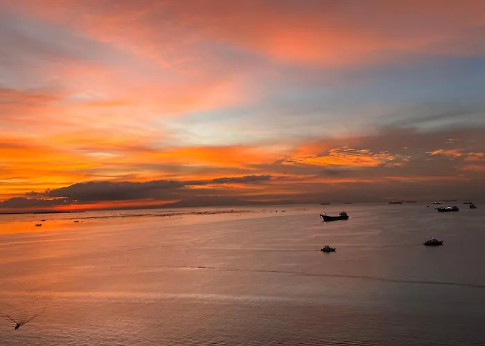 175 Sqm Luxurious Modern 3 Bedrooms Facing Bay Sunset, Airports, Okada, Solaire, Moa Manila